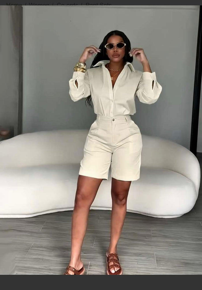 Thia women’s Plain Loose Shirt Knee Shorts Setsare ideal for outfit